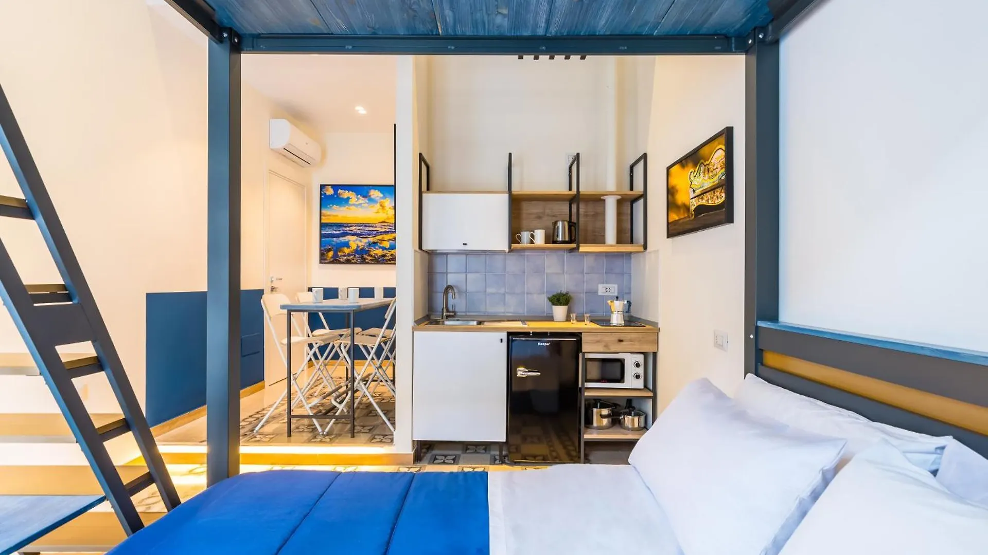 Central Station Apartments & Suites Naples Italy