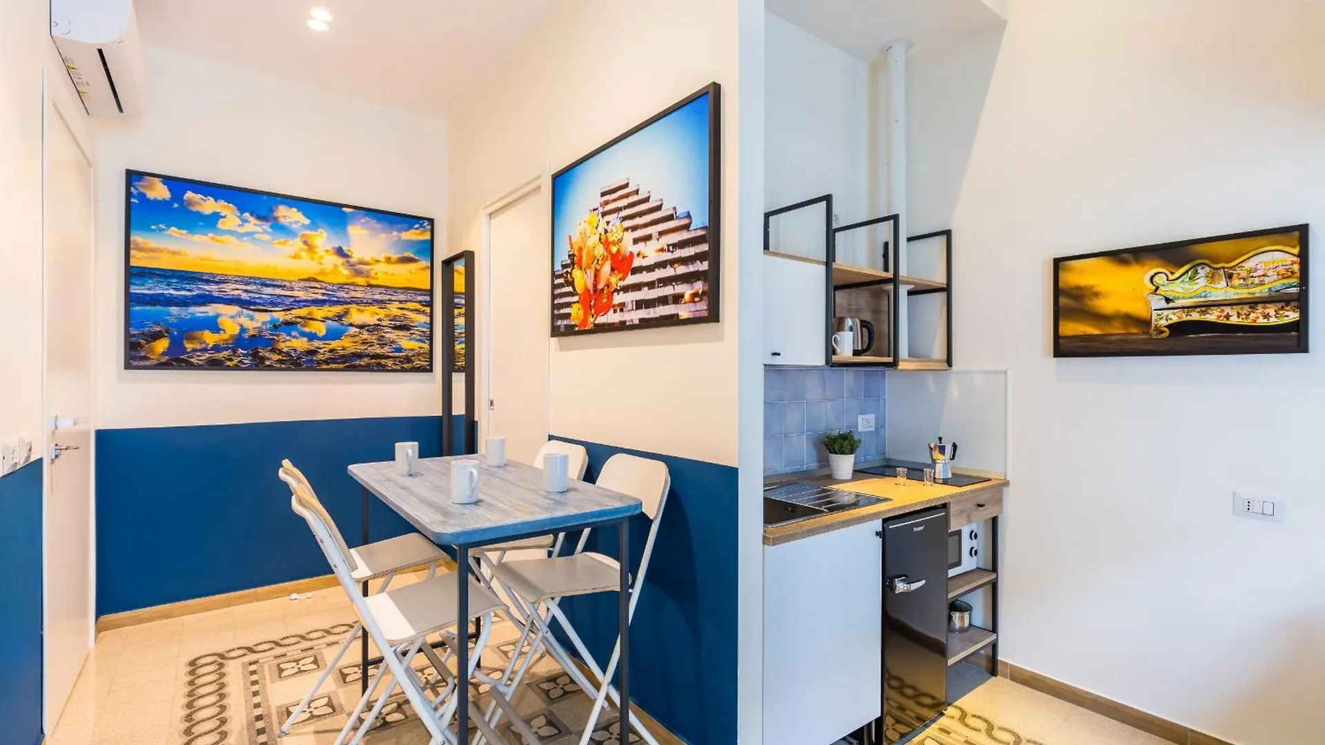 Central Station Apartments & Suites Naples Italy
