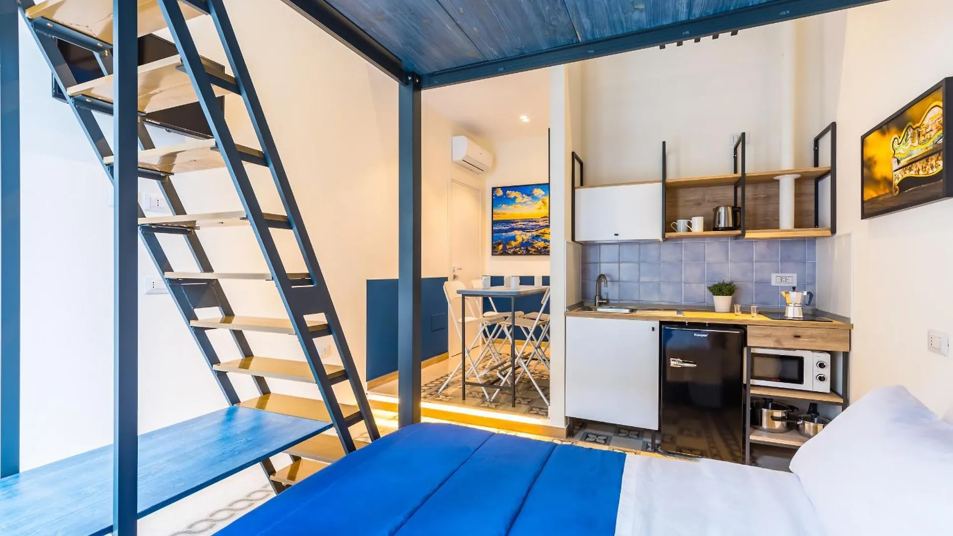 Central Station Apartments & Suites Naples Italy