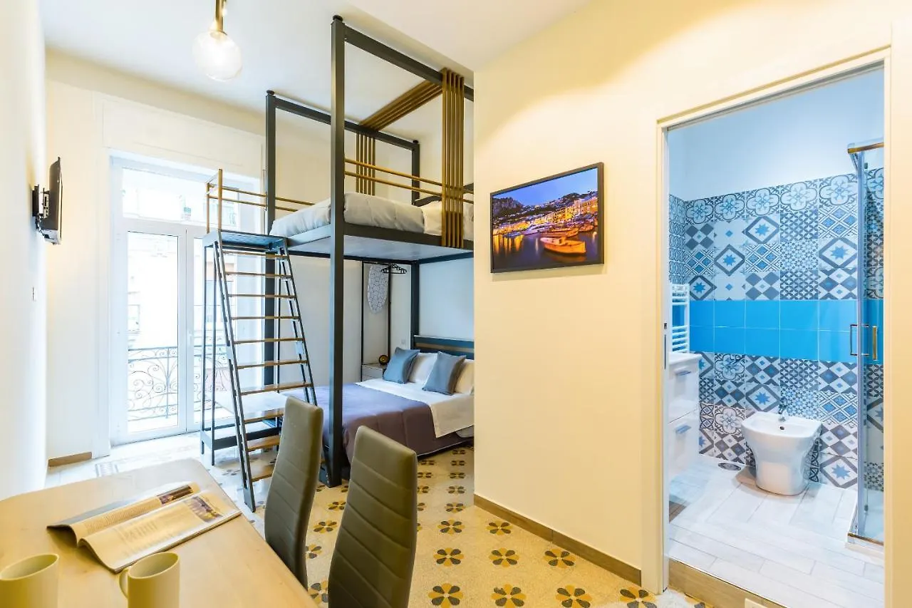 Central Station Apartments & Suites Neapol