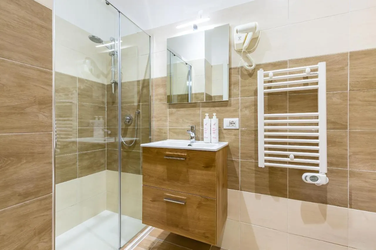 Central Station Apartments & Suites Neapol