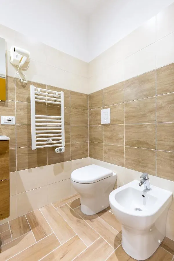 Central Station Apartments & Suites Neapol