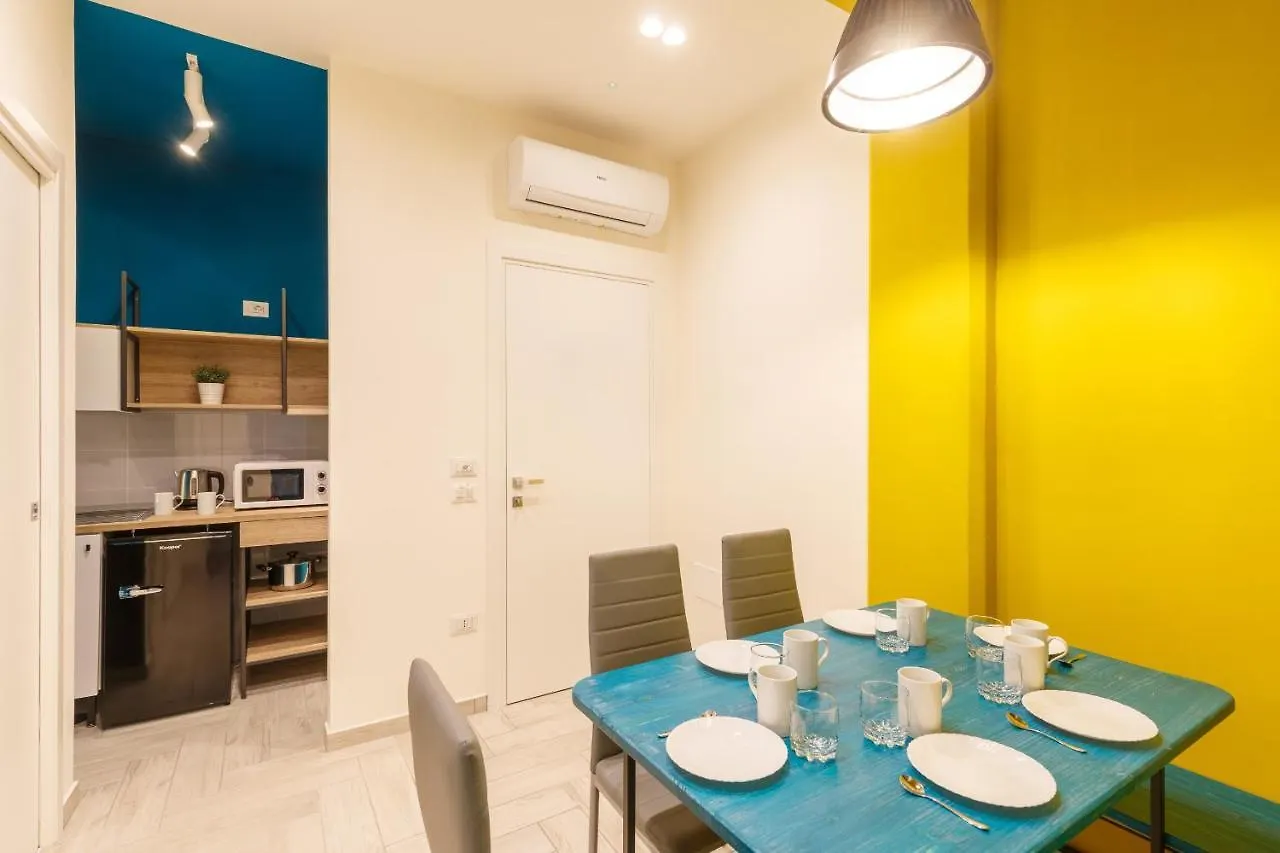 Central Station Apartments & Suites Neapol
