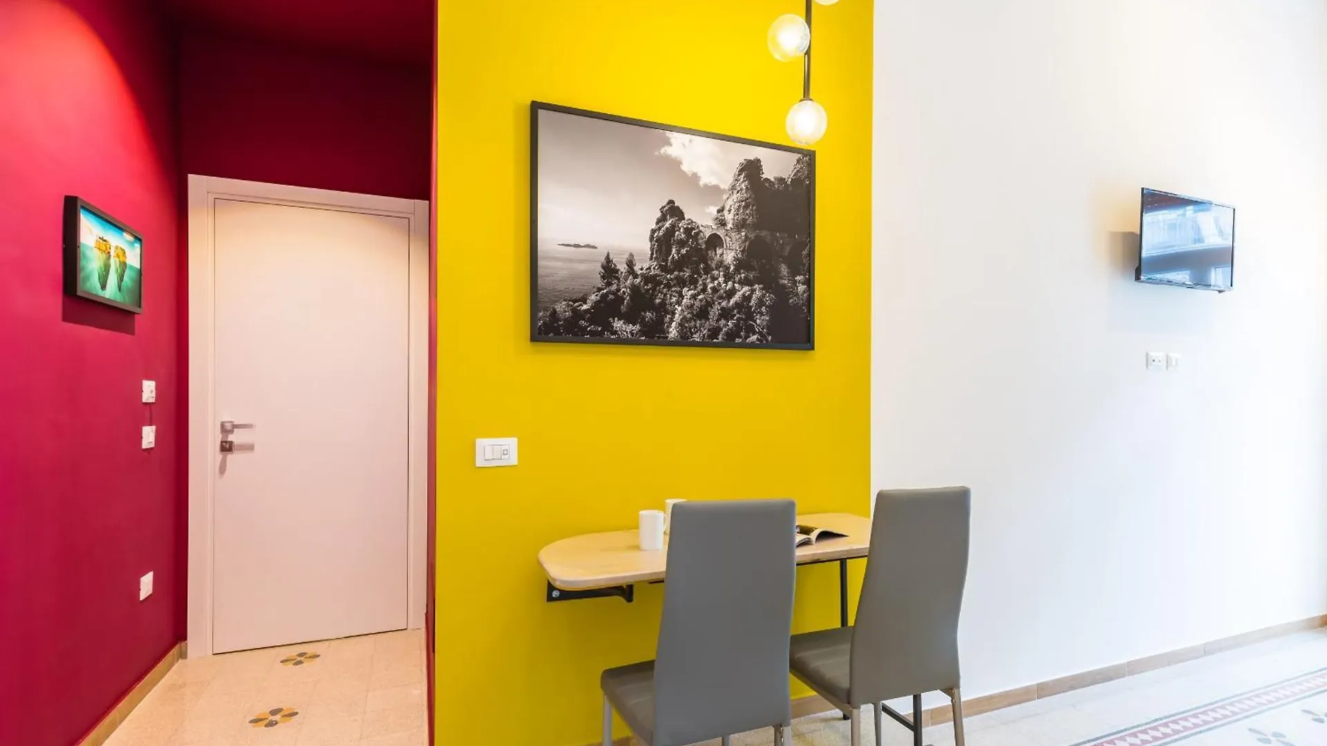 Central Station Apartments & Suites Neapol 0*,